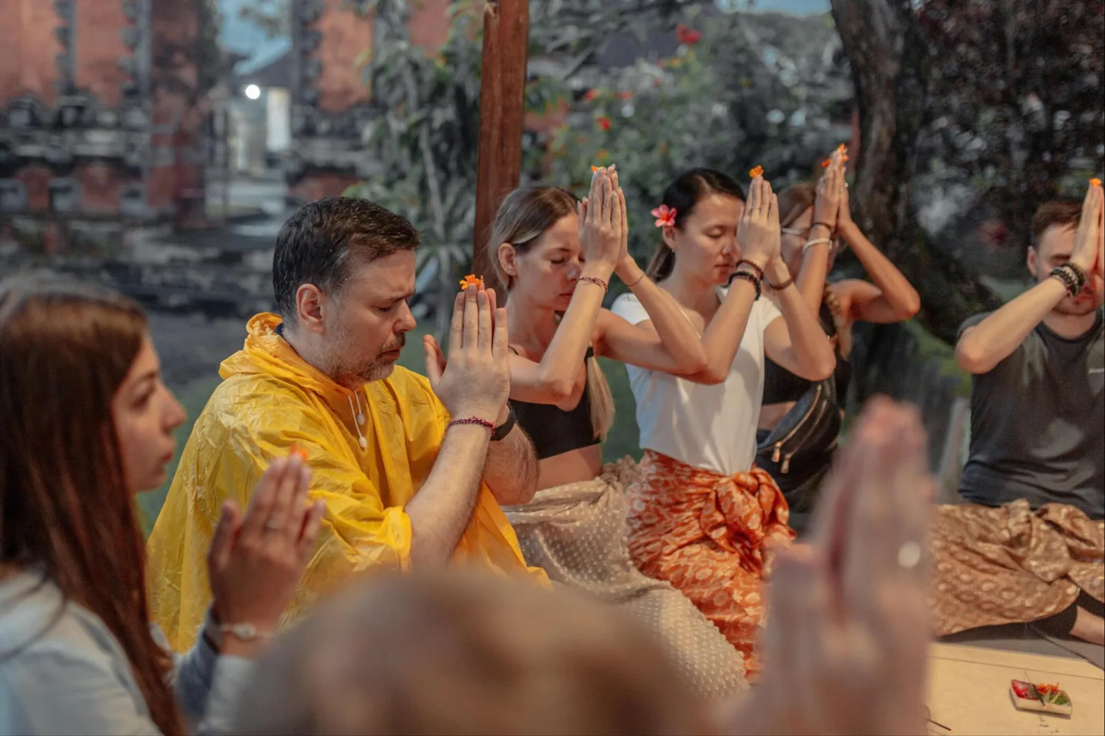 Абстрактное фоновое фото с размытым текстом для статьи о поиске новых возможностей для бизнеса в Дубае Абстрактное фоновое фото с размытым текстом для статьи о поиске новых возможностей для бизнеса в Дубае