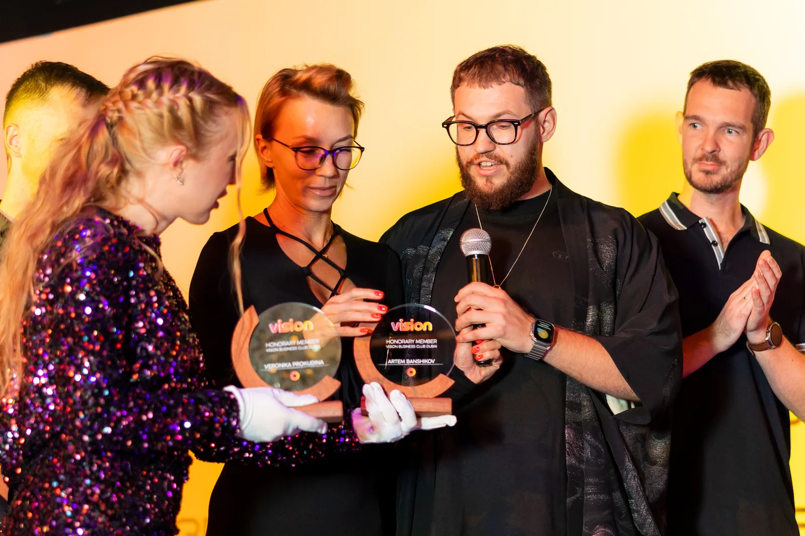 фото с размытым текстом и упоминанием vision club, используется как фоновое изображение для мастермайнда предпринимателей